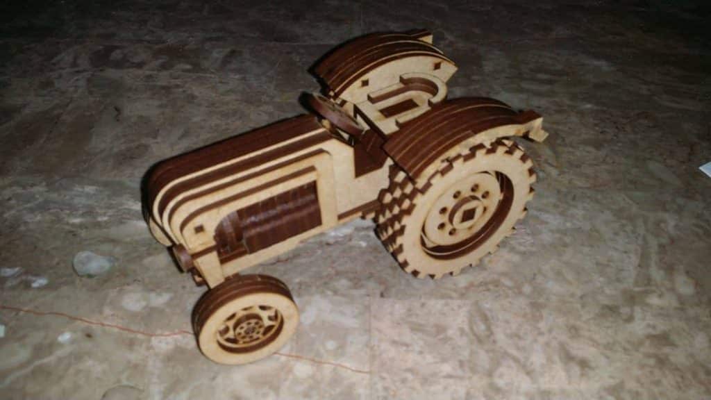 Tractor 2 — vector para corte CNC