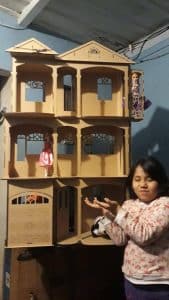 Casa de muñecas con elevador
