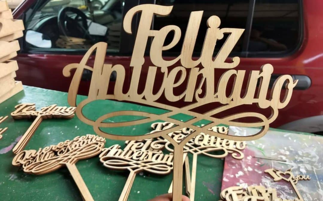 Topper para pastel «Feliz Aniversario»