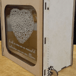 Caja con ventana y mecanismo de apertura - Vector SVG DXF para CNC Router y Laser CO2 - Descargable gratis | Stanser