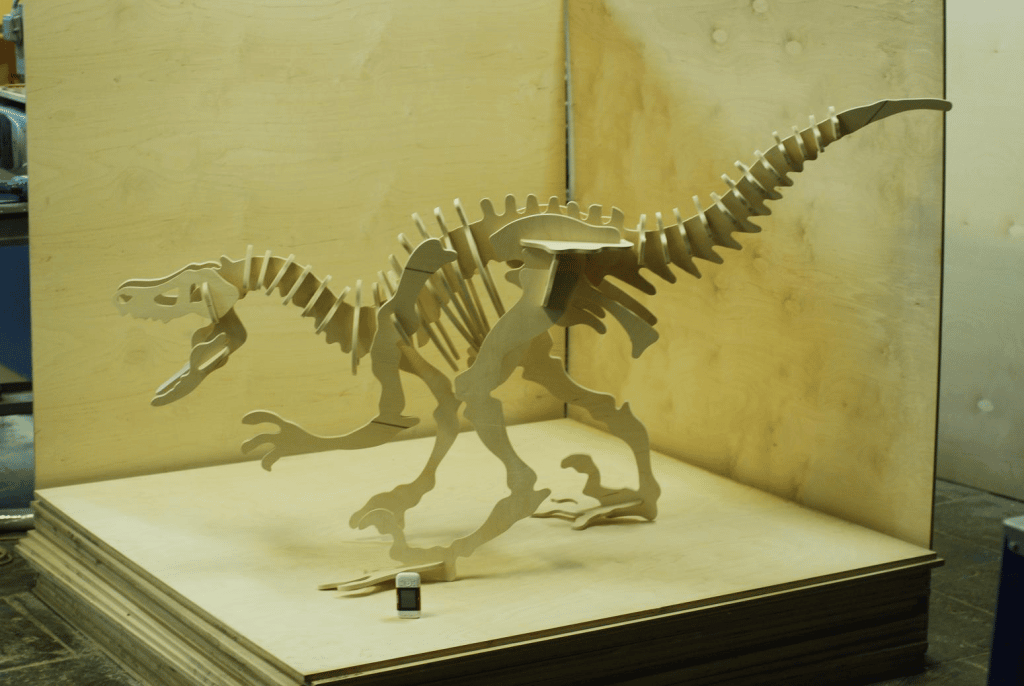 Esqueleto de Velociraptor — vector para corte CNC