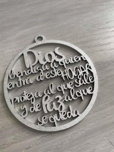 Colgante «Dios bendice…»