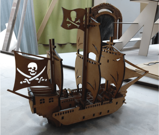 Barco pirata de 4 velas