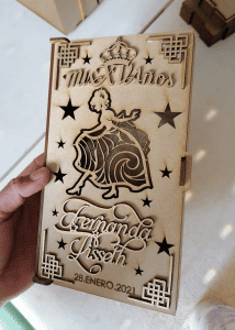 Invitación calada «Mis 15 años»