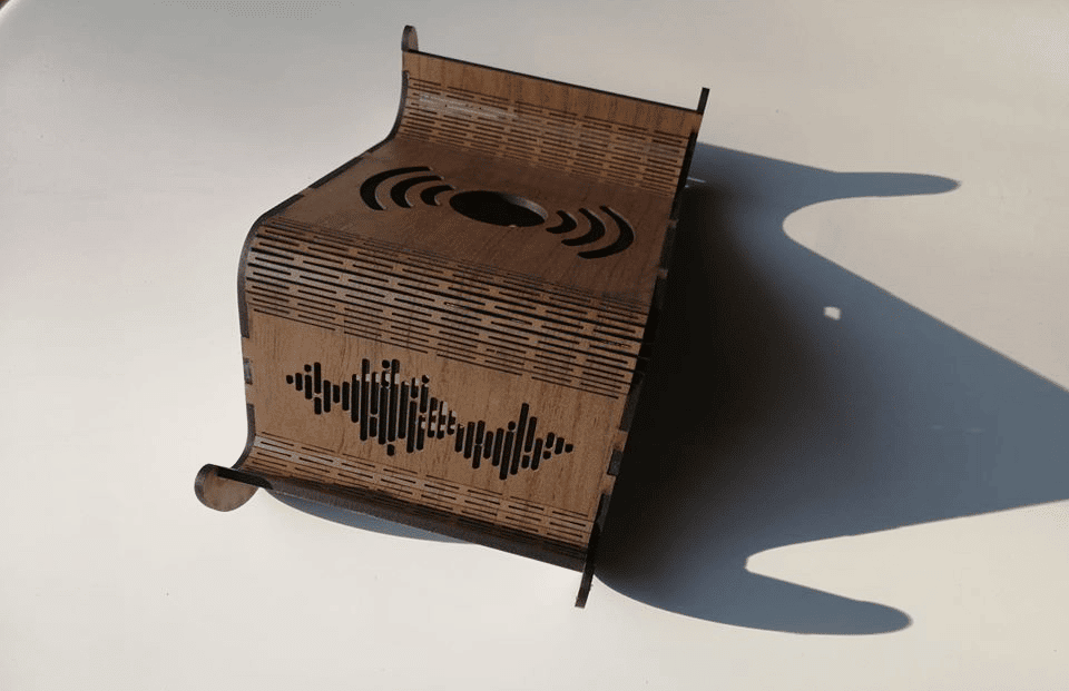 Caja amplificadora de sonido