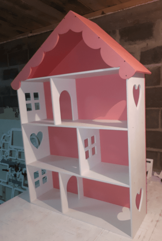 Casa de muñecas «Corazones» — vector para corte CNC