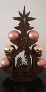 Árbol con nacimiento para esferas