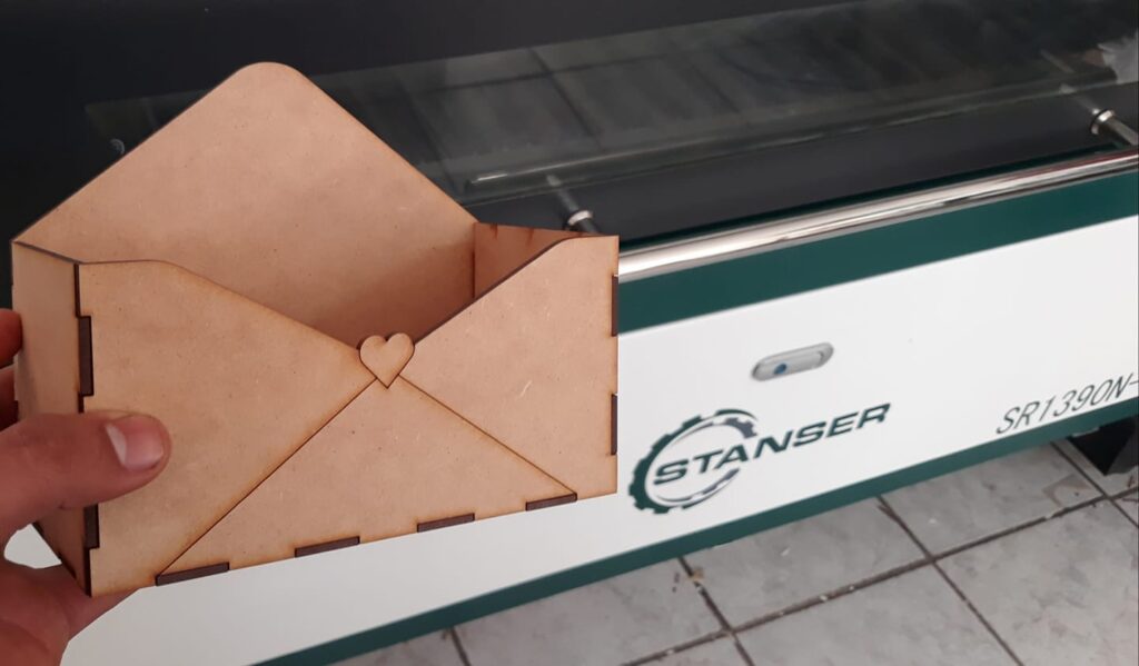 Caja «Sobre» — vector para corte CNC