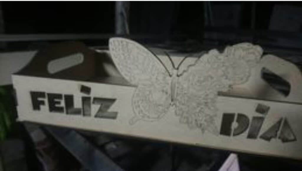 Bandeja «Mariposa» — vector para corte CNC