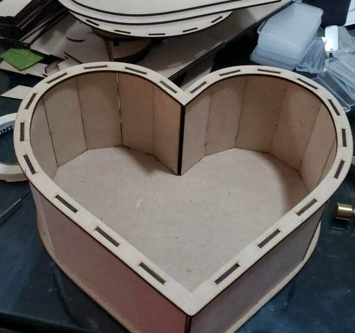 Caja de corazón 30cm