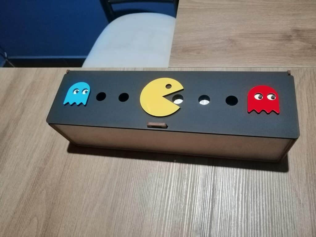 Caja «Juego retro» — vector para corte CNC
