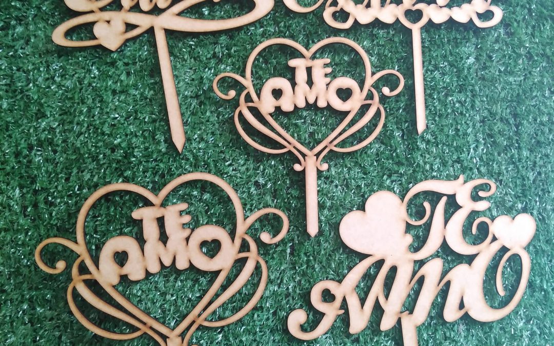 Cake toppers con frases de amor