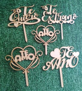 Cake toppers con frases de amor