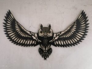 Búho al vuelo (de frente)