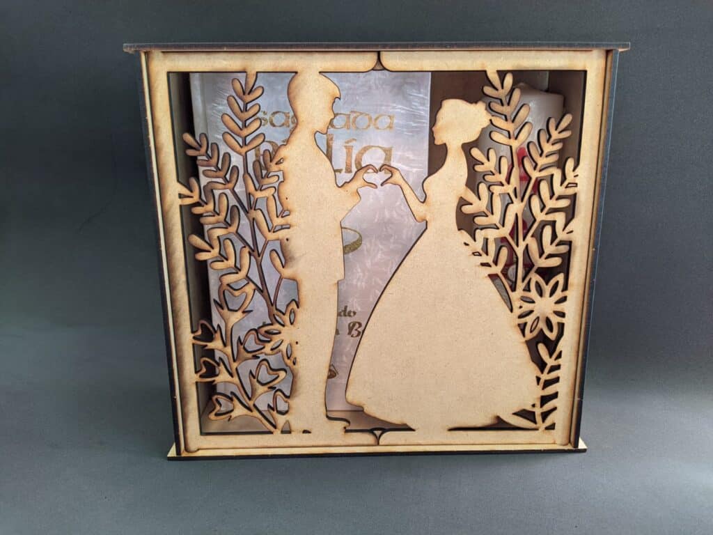 Caja para Biblia «Novios» — vector para corte CNC