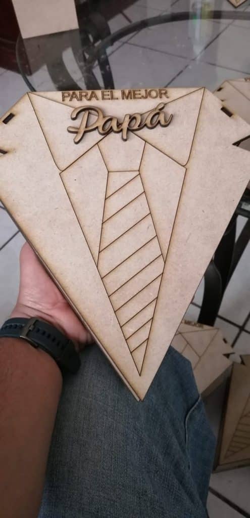 Caja para pápa «Camisa» — vector para corte CNC