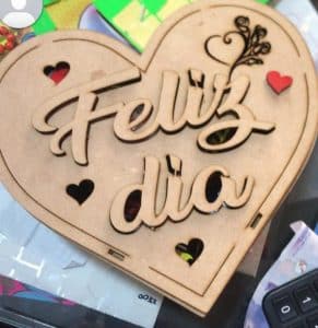 Caja de corazón «Feliz día»