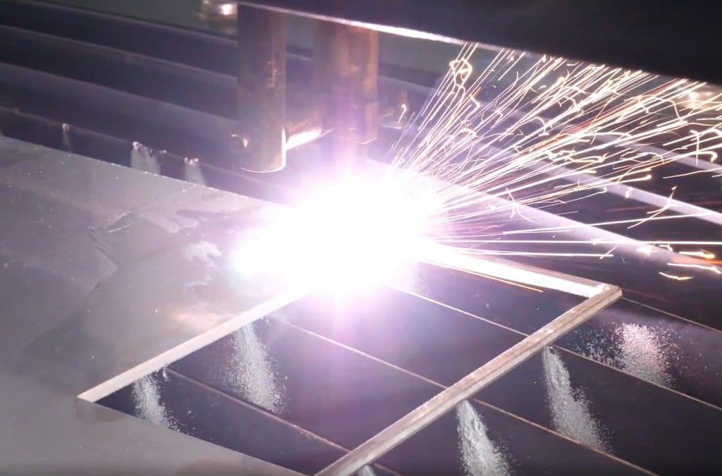 Por qué deberías tener una Cortadora de plasma CNC en tu taller