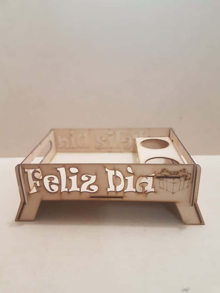 Bandeja de desayuno con portavasos — vector para corte CNC