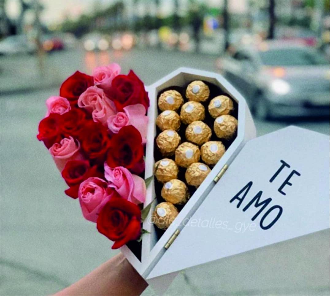 Caja de Corazón con Chocolates