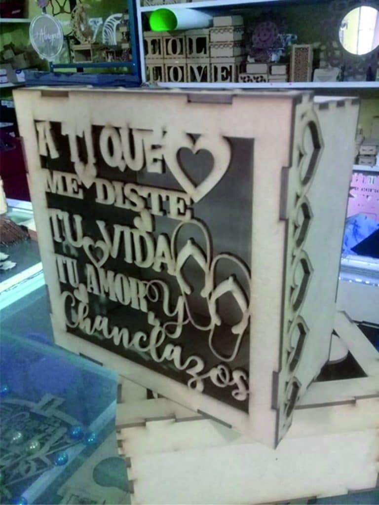 Caja para mamá — vector para corte CNC