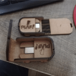 VECTOR GRATUITO PARA CNC Caja para USB con bisagra viva