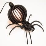 Te compartimos un vector descargable para reproducir una lámpara en forma de araña. Utiliza tu máquina de corte CNC para la realización de este proyecto.