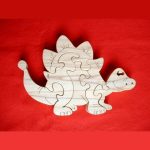 Te compartimos un vector descargable para reproducir un rompecabezas de dinosaurio.  Utiliza tu máquina de corte CNC para la realización de este proyecto.