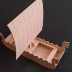 vector descargable para reproducir un bote vikingo miniatura. Utiliza tu máquina de corte CNC para la realización de este proyecto.