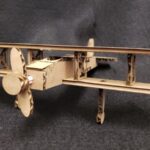 vector descargable para reproducir un biplano de cartón. Utiliza tu máquina de corte CNC para la realización de este proyecto.