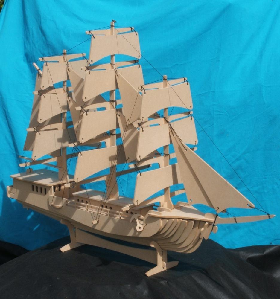 vector descargable para reproducir un velero. Utiliza tu máquina de corte CNC para la realización de este proyecto.