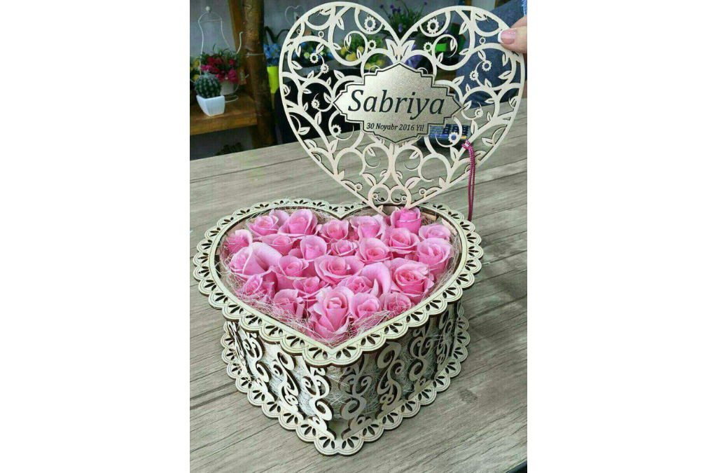 Caja corazón con tapa