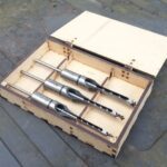 vector descargable para reproducir el diseño de un organizador de brocas.   Utiliza tu máquina de corte CNC para la realización de este proyecto.