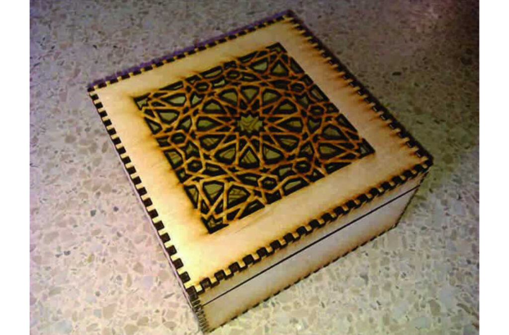 Caja cuadrada calada