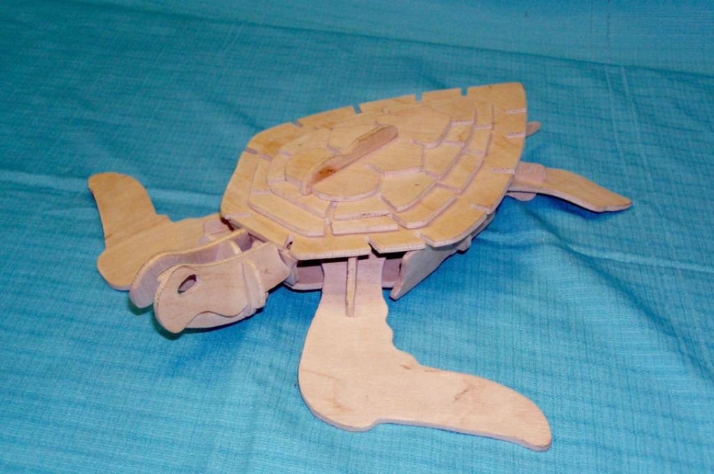 vector descargable para reproducir el diseño de una tortuga.   Utiliza tu máquina de corte CNC para la realización de este proyecto.