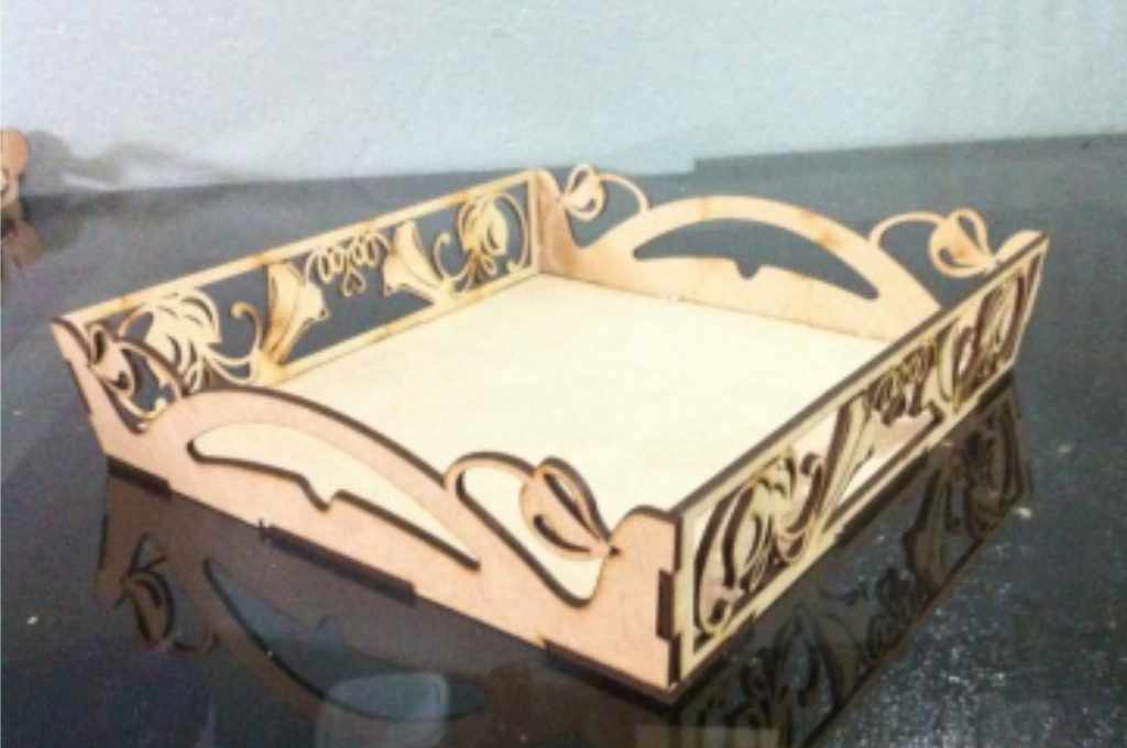 Bandeja calada — vector para corte CNC