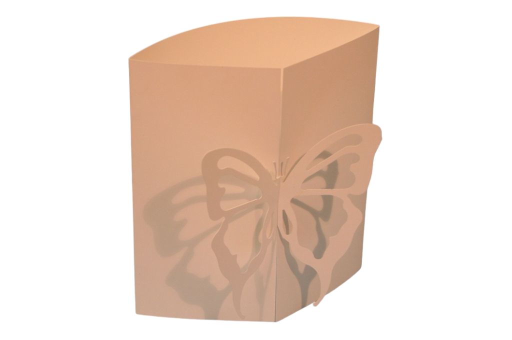 vector descargable para reproducir el diseño de una tarjeta de mariposa.  Utiliza tu máquina de corte CNC