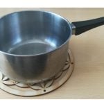 vector descargable para reproducir el diseño de una base para olla caliente.    Utiliza tu máquina de corte CNC para realizar este proyecto.