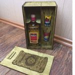 vector descargable para reproducir el diseño de una caja para botella y vaso. Utiliza tu máquina de corte CNC para la realización de este proyecto.