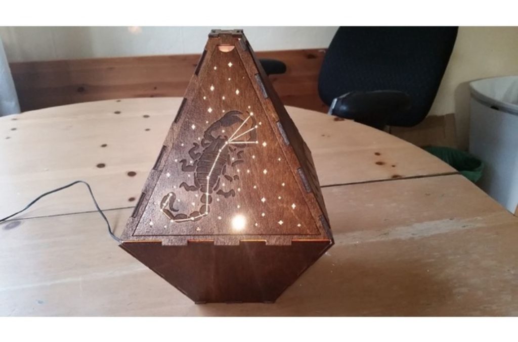 Lámpara signo escorpión — vector para corte CNC