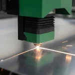 Corte Láser de Aluminio con Fibra: Reflectividad, Gas y Potencia
