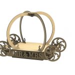 vector descargable para reproducir el diseño de un centro de mesa carruaje.    Utiliza tu máquina de corte CNC para la realización de este proyecto.