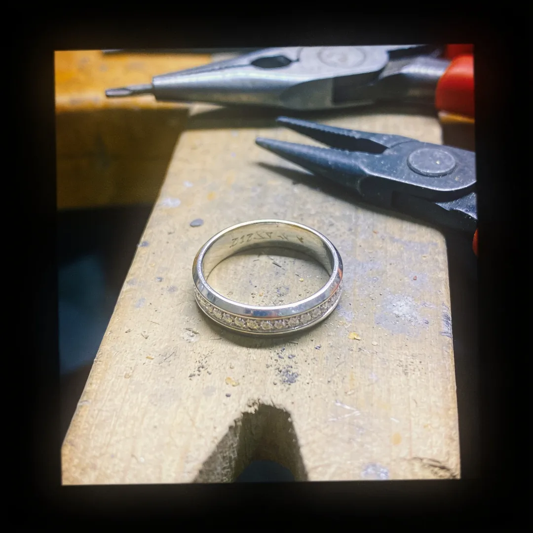 Anillo grabado
