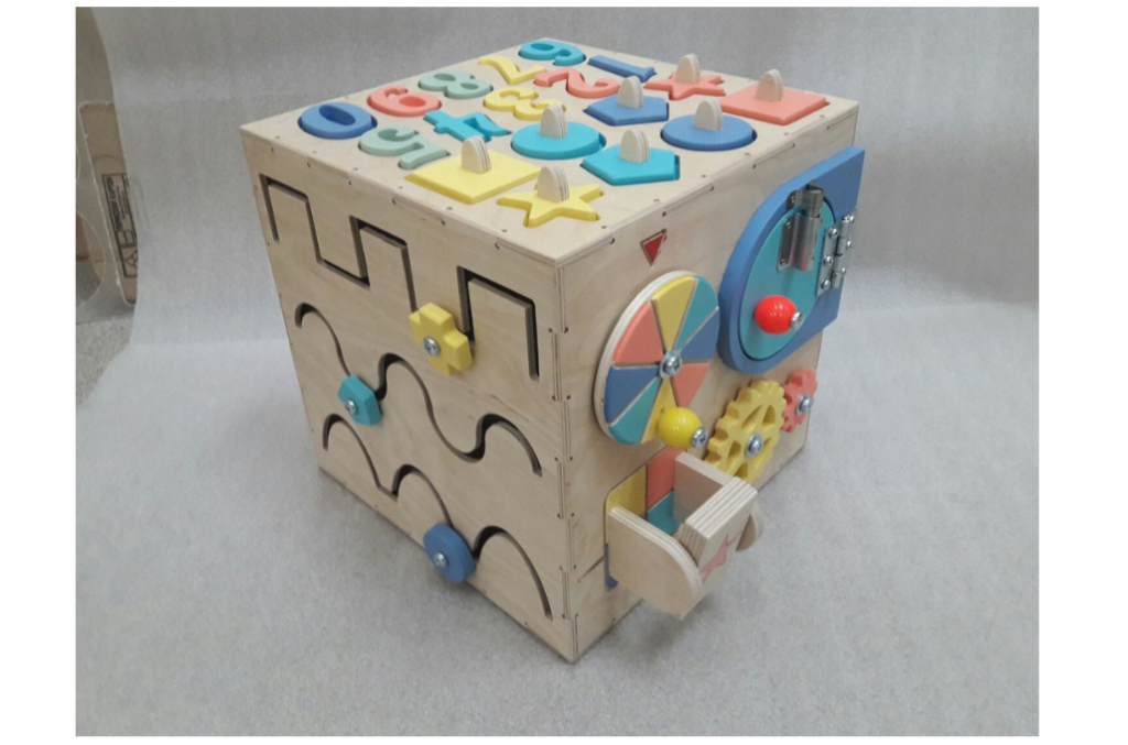 Cubo de actividades infantiles — vector para corte CNC