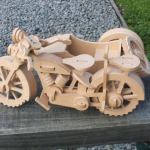 vector descargable para reproducir el diseño de una moto con side de 3 mm.    Utiliza tu máquina de corte CNC para realizar este proyecto.