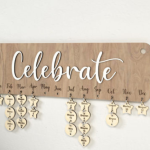vector descargable para reproducir el diseño de un calendario de cumpleaños.    Utiliza tu máquina de corte CNC para realizar este proyecto.